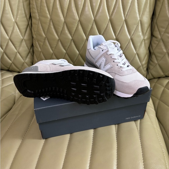 New Balance NWT in box Size 7.5 - Grey White Classic US Women’s - Picture 2 of 5